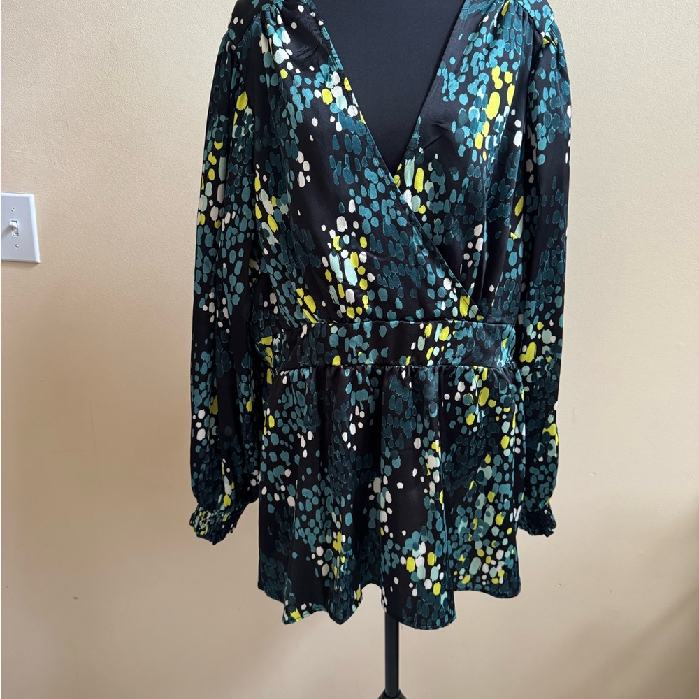Torrid Black and Green Wrap Tunic Long Sleeve